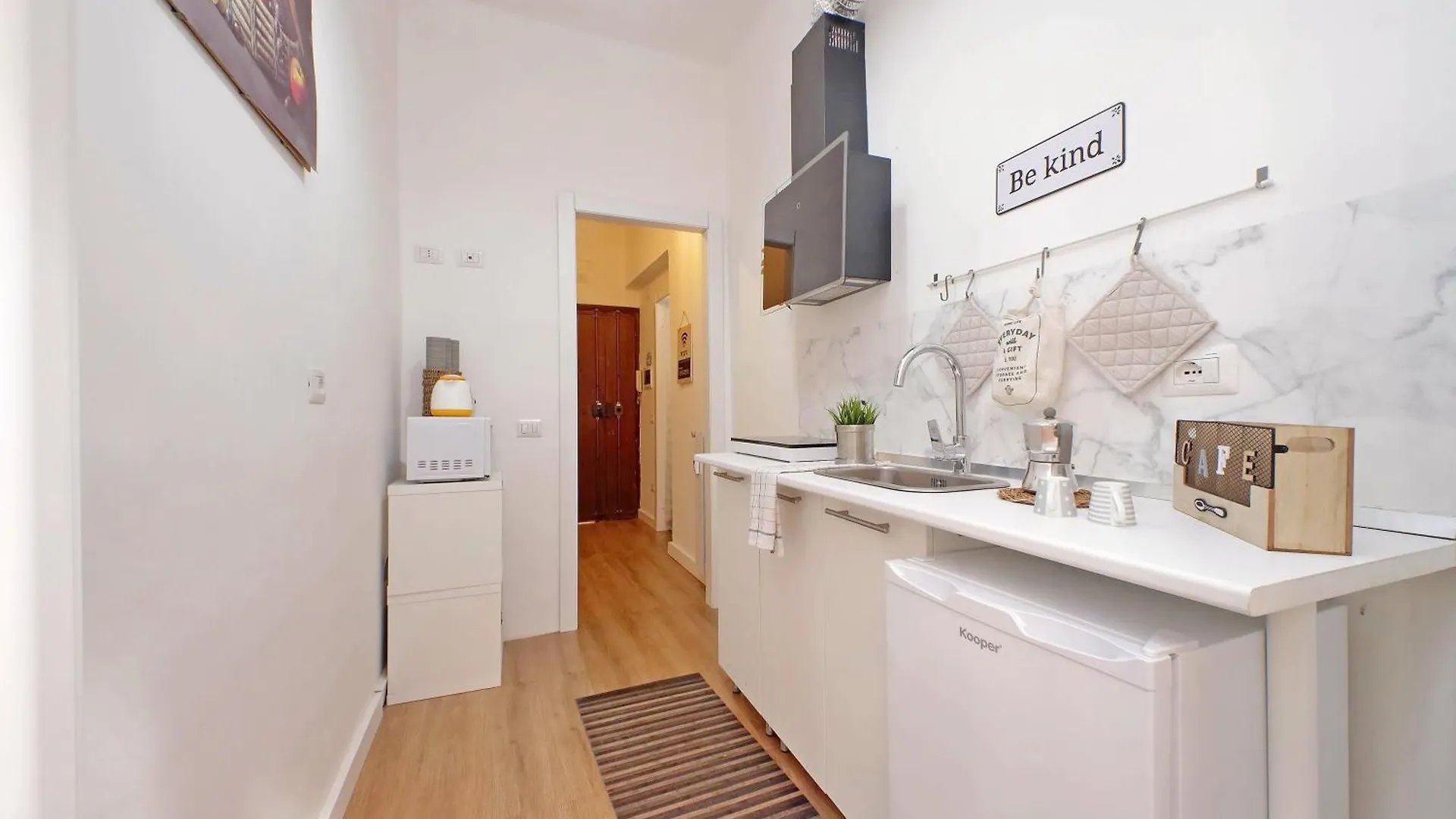 Primavera'S Flat 0*, Róma Olaszország